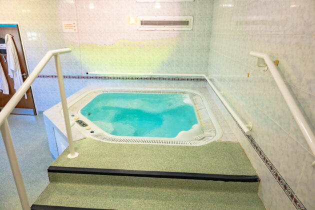 Hydrotherapy pool